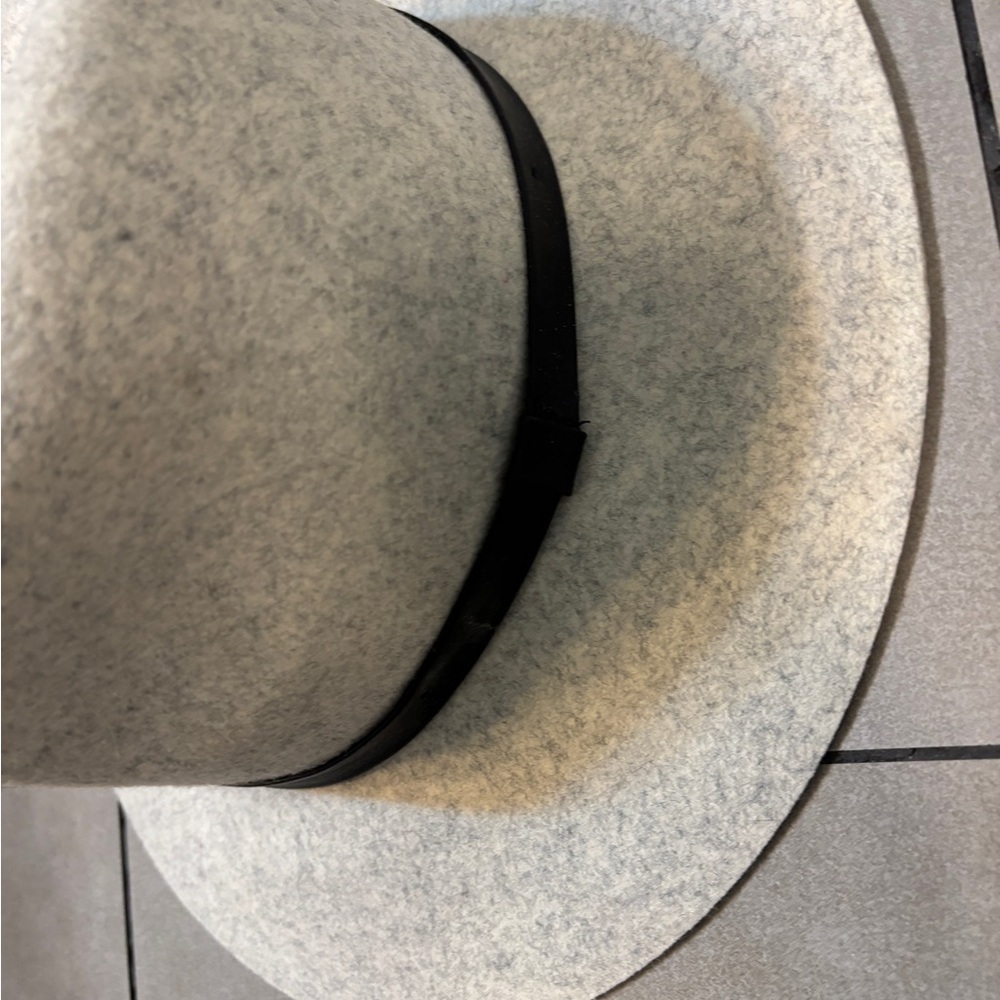 GIGI PIP Light Gray Felt Rancher Hat with Black Band - Picture 3 of 9